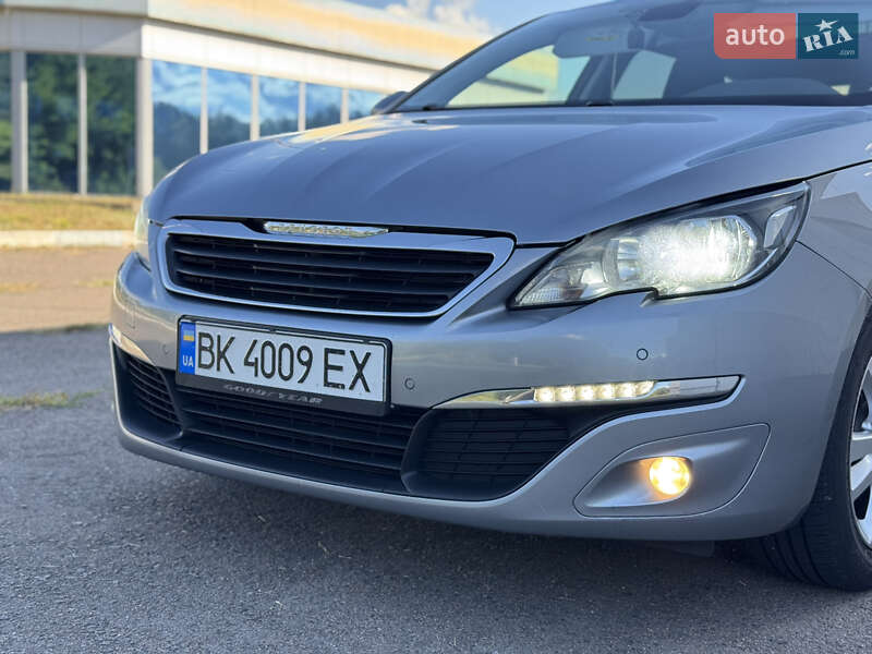 Універсал Peugeot 308 2015 в Рівному