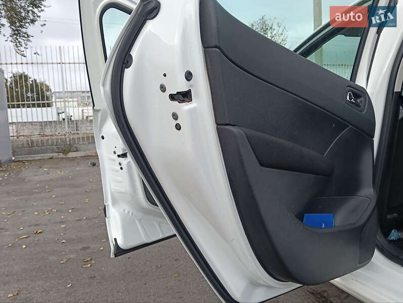 Универсал Peugeot 308 2011 в Днепре