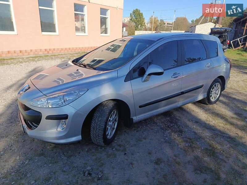 Универсал Peugeot 308 2011 в Новояворовске