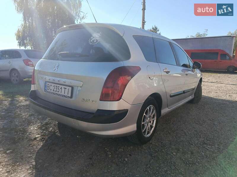 Универсал Peugeot 308 2011 в Новояворовске