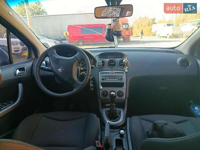 Универсал Peugeot 308 2011 в Новояворовске