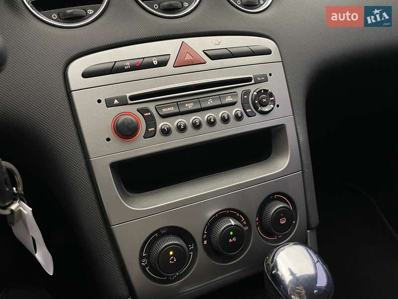 Хэтчбек Peugeot 308 2011 в Киеве