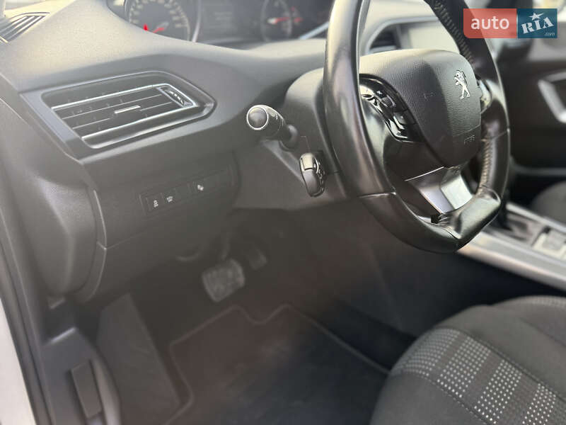 Універсал Peugeot 308 2015 в Рівному