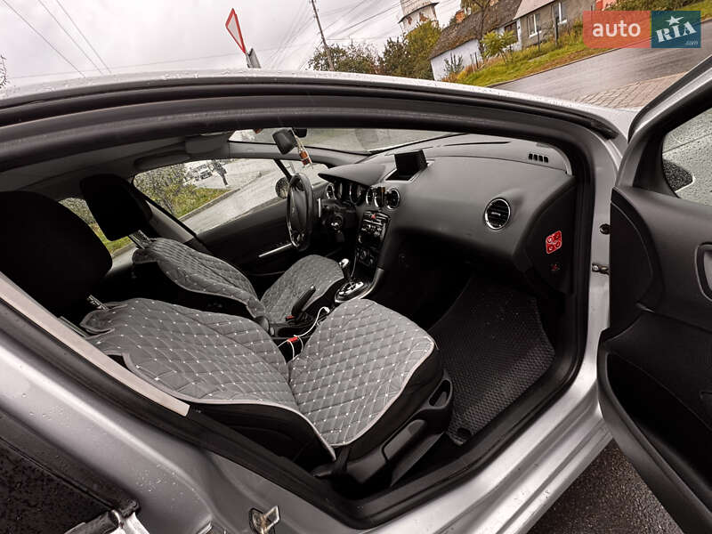 Хэтчбек Peugeot 308 2012 в Изяславе