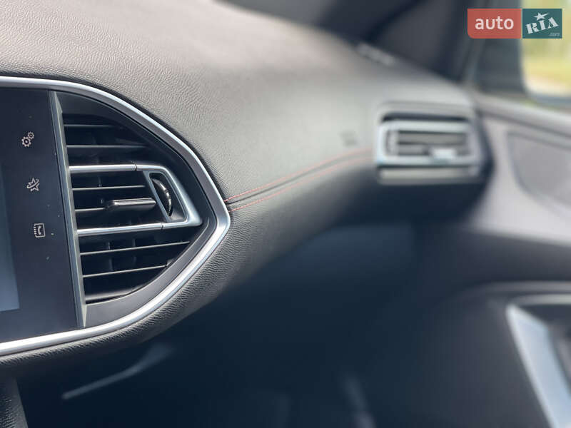 Универсал Peugeot 308 2015 в Стрые