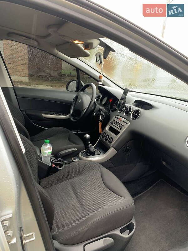 Универсал Peugeot 308 2010 в Ровно