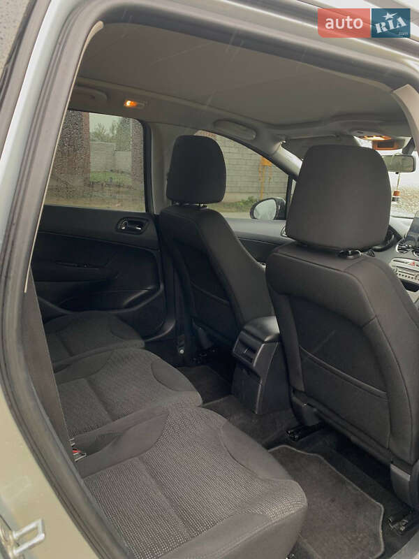 Универсал Peugeot 308 2010 в Ровно