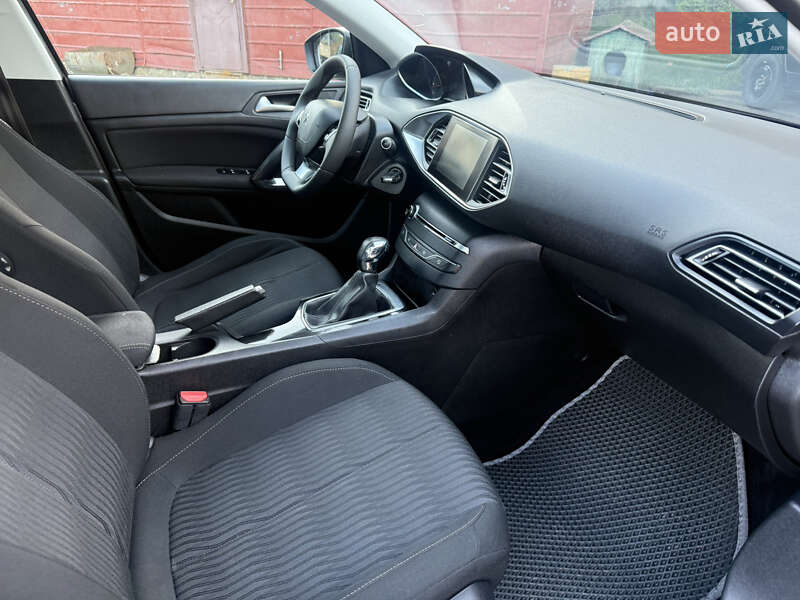 Универсал Peugeot 308 2015 в Ровно