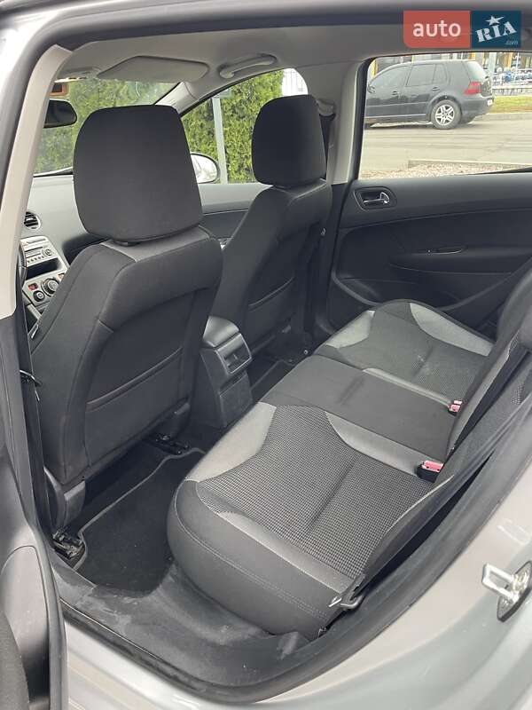 Хэтчбек Peugeot 308 2011 в Киеве