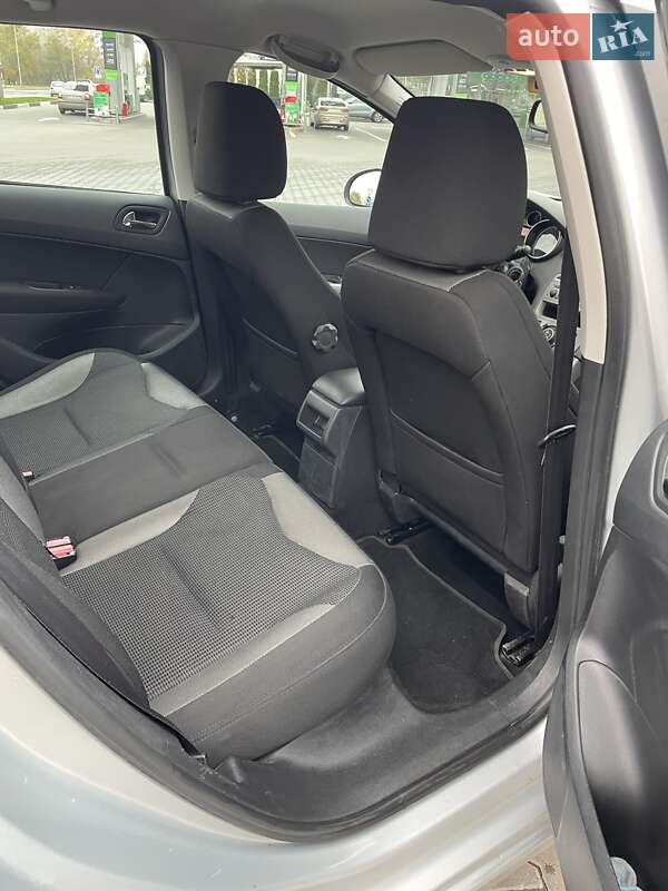 Хэтчбек Peugeot 308 2011 в Киеве