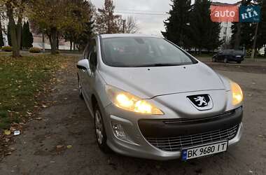 Хетчбек Peugeot 308 2011 в Дубні