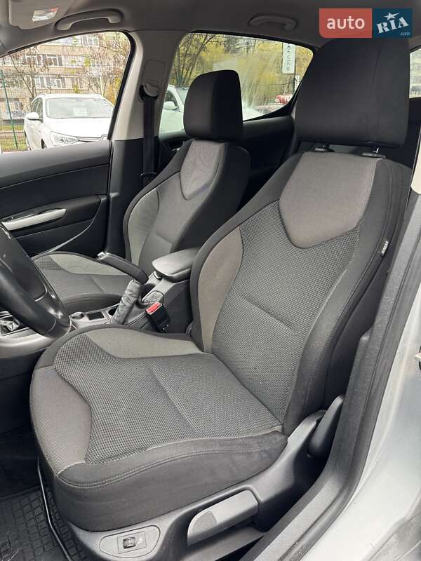 Хэтчбек Peugeot 308 2011 в Сумах