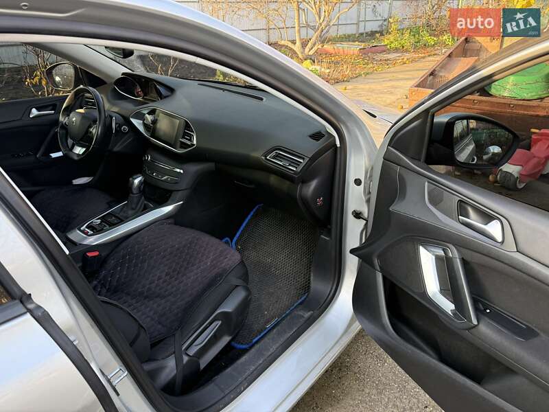 Универсал Peugeot 308 2016 в Каменском