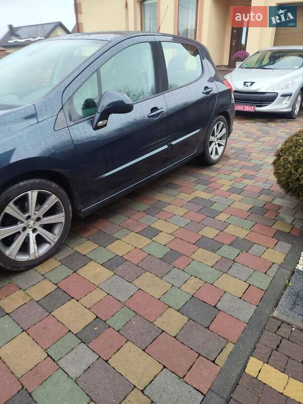 Хэтчбек Peugeot 308 2011 в Луцке