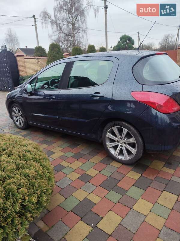 Хэтчбек Peugeot 308 2011 в Луцке