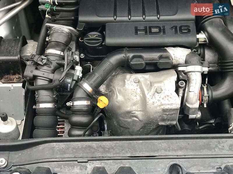 Хэтчбек Peugeot 308 2008 в Киеве