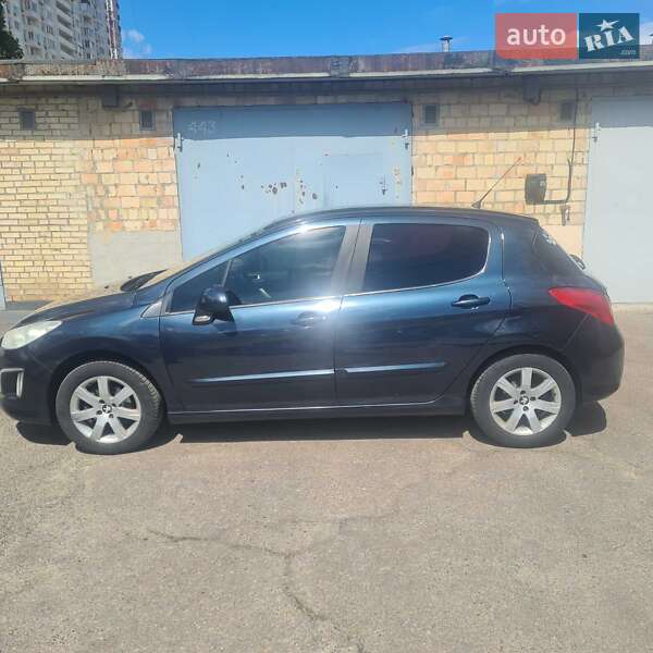 Хэтчбек Peugeot 308 2012 в Киеве