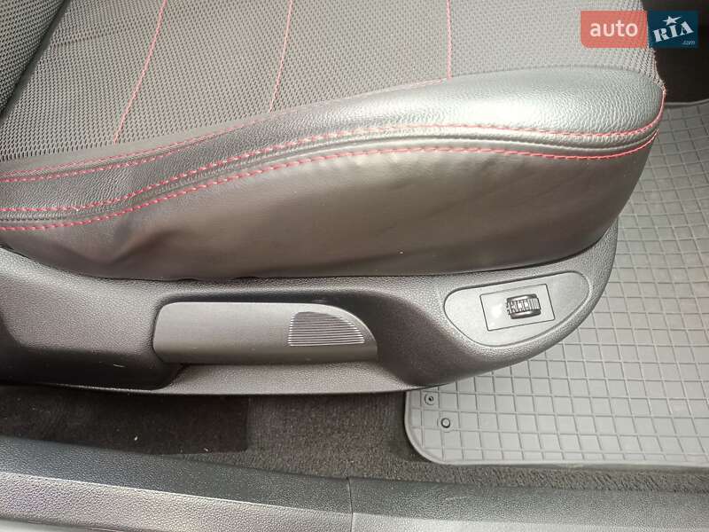 Хэтчбек Peugeot 308 2008 в Ромнах