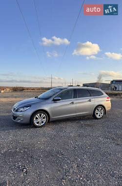 Универсал Peugeot 308 2015 в Костополе