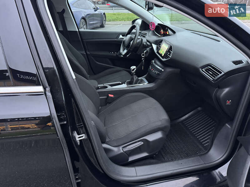 Универсал Peugeot 308 2015 в Киеве