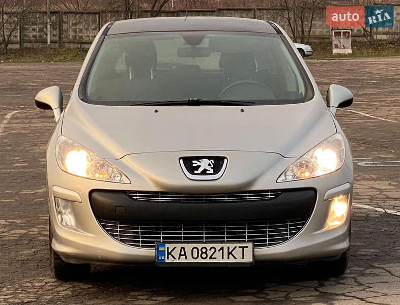 Хэтчбек Peugeot 308 2010 в Ровно