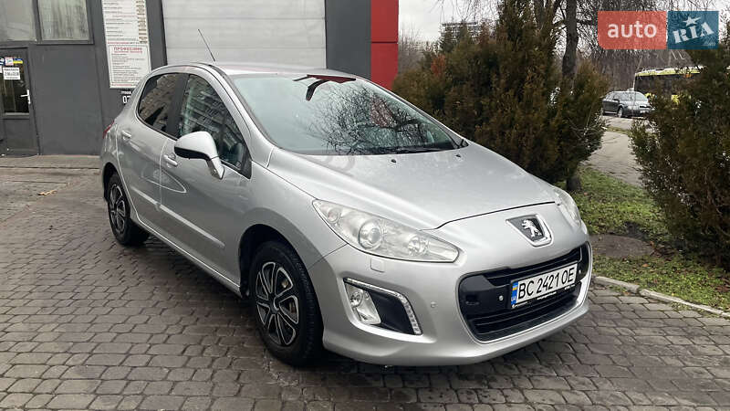 Хэтчбек Peugeot 308 2011 в Львове