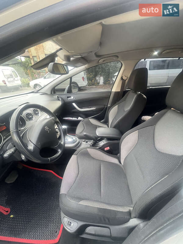 Универсал Peugeot 308 2011 в Буче