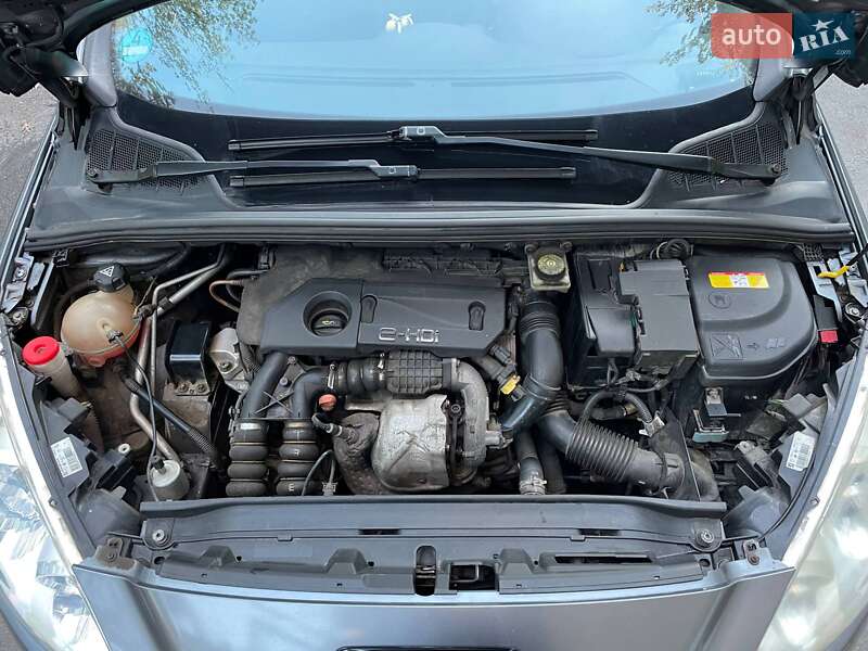 Универсал Peugeot 308 2011 в Киеве