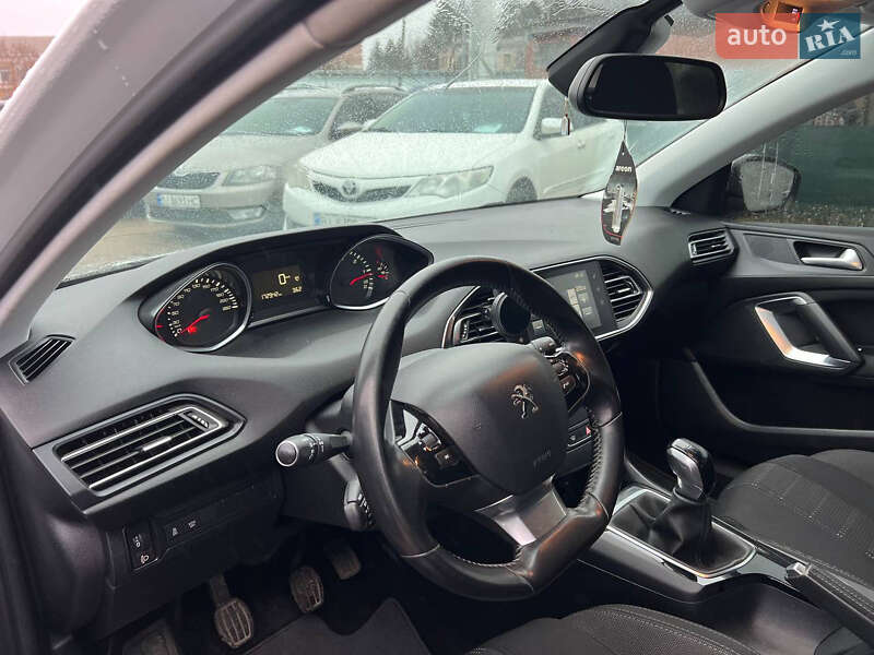 Хэтчбек Peugeot 308 2015 в Полтаве