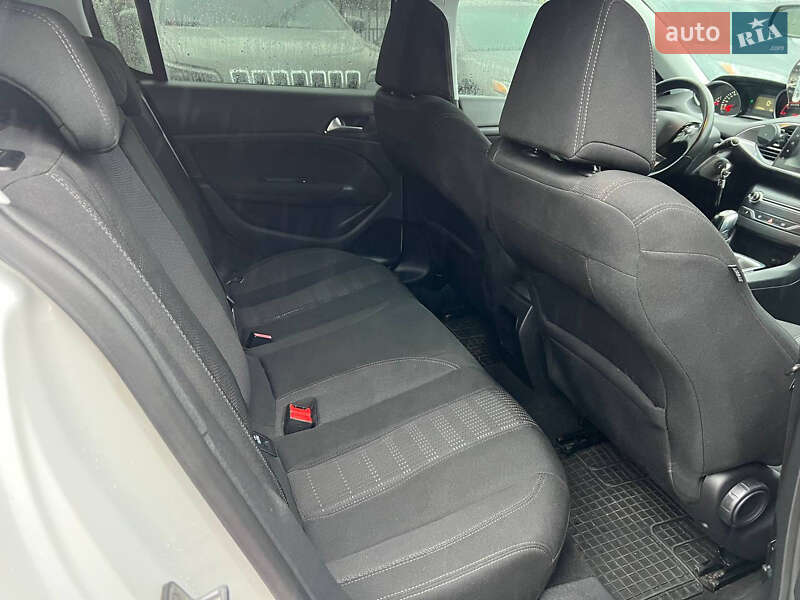 Хэтчбек Peugeot 308 2015 в Полтаве