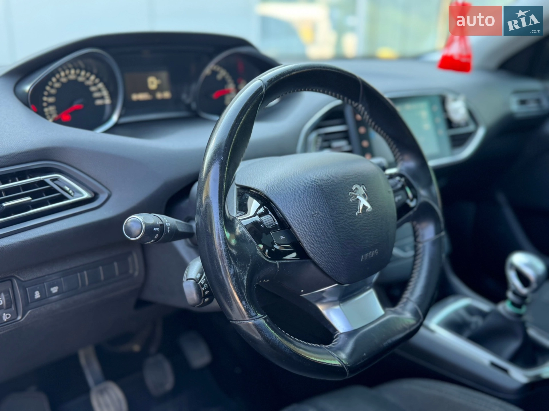 Peugeot 308 2015 VIN VF3LCBHZHFS211812 фото оголошення 26 з 29