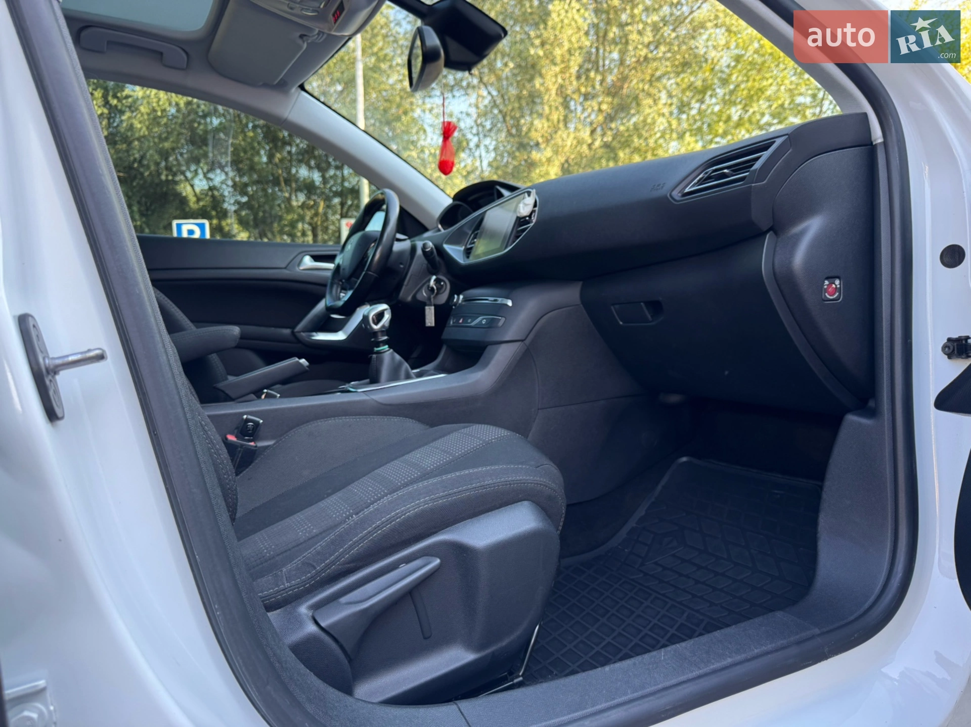 Peugeot 308 2015 VIN VF3LCBHZHFS211812 фото оголошення 28 з 29