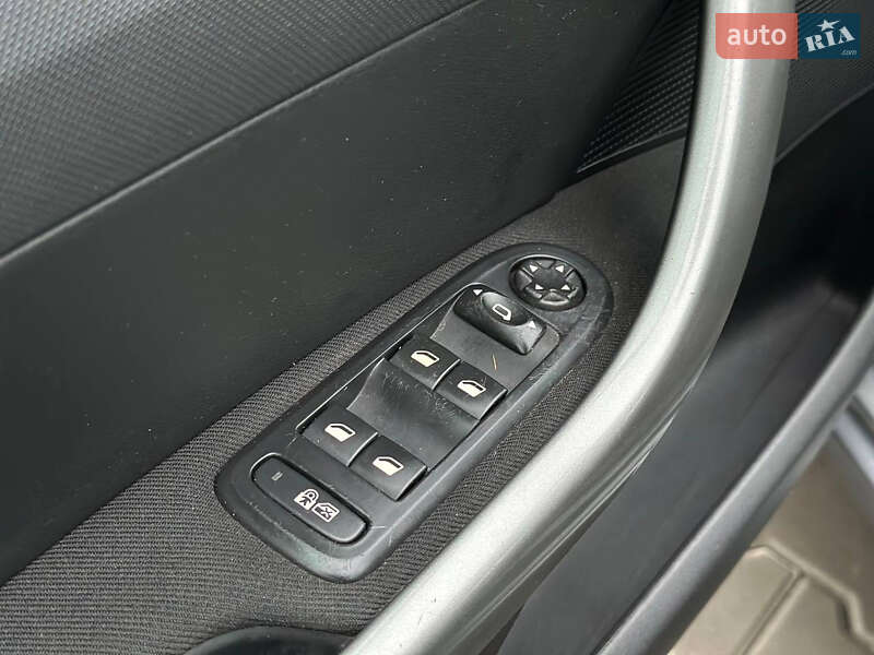Хэтчбек Peugeot 308 2012 в Днепре фото 17 Хэтчбек Peugeot 308 2012 в Днепре