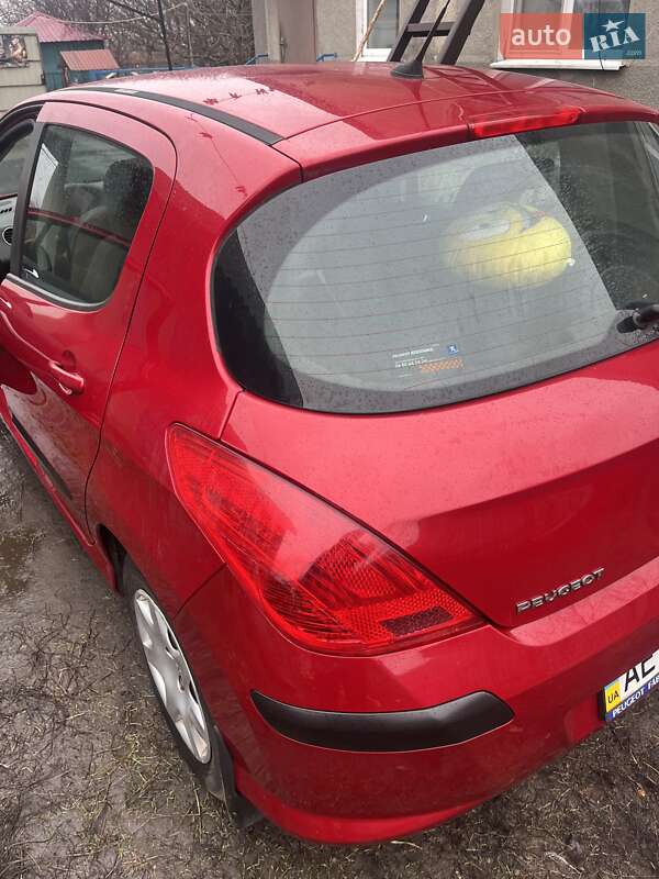 Хэтчбек Peugeot 308 2007 в Юрьевке