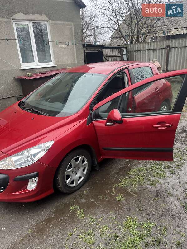 Хэтчбек Peugeot 308 2007 в Юрьевке