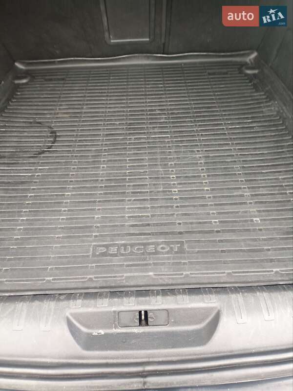 Универсал Peugeot 308 2015 в Луцке фото 14 Универсал Peugeot 308 2015 в Луцке