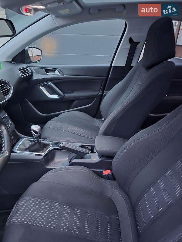 Универсал Peugeot 308 2015 в Дубно фото 17 Универсал Peugeot 308 2015 в Дубно