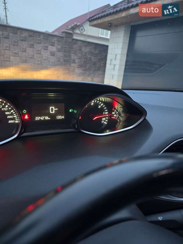 Универсал Peugeot 308 2015 в Дубно фото 39 Универсал Peugeot 308 2015 в Дубно