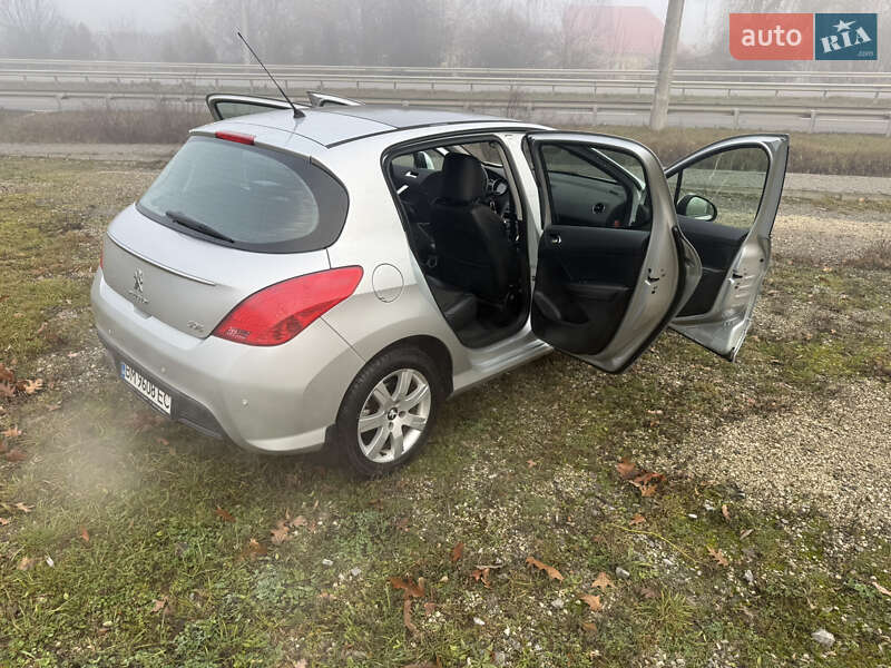 Хэтчбек Peugeot 308 2011 в Тернополе