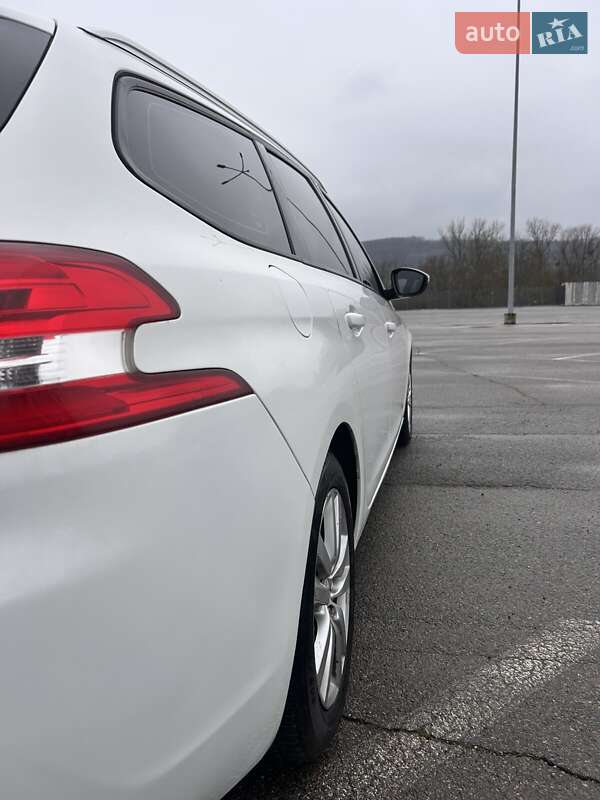 Універсал Peugeot 308 2014 в Чернівцях