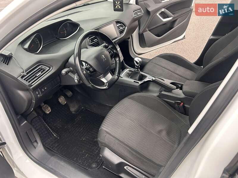 Універсал Peugeot 308 2014 в Чернівцях