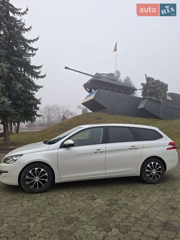 Универсал Peugeot 308 2015 в Дубно