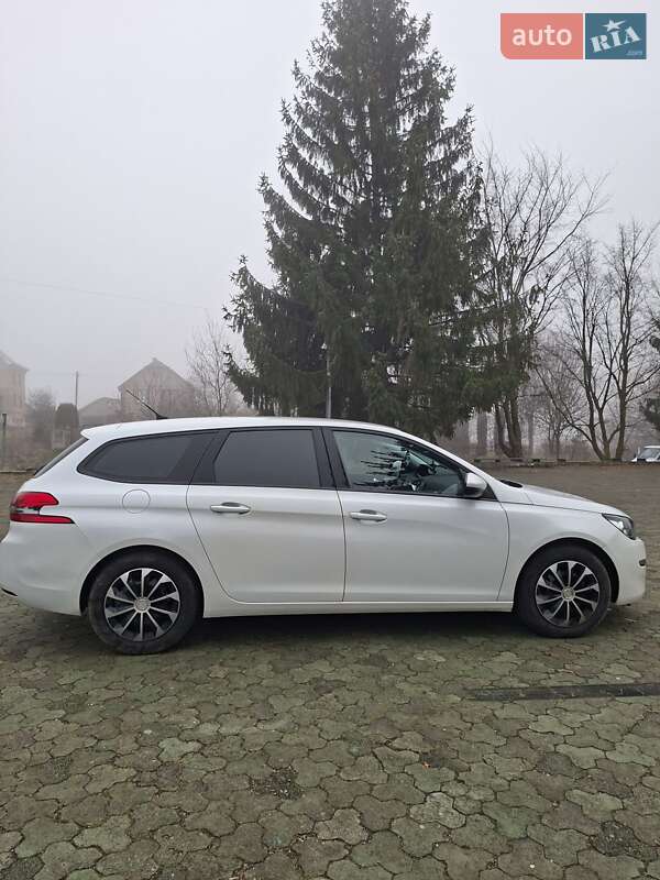 Универсал Peugeot 308 2015 в Дубно