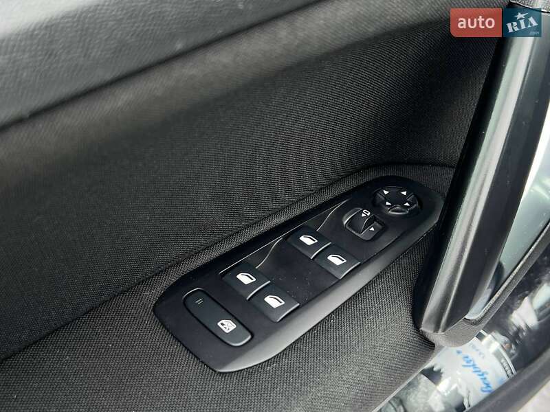 Универсал Peugeot 308 2018 в Киеве фото 14 Универсал Peugeot 308 2018 в Киеве