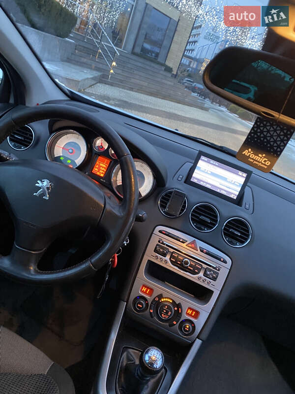 Хэтчбек Peugeot 308 2012 в Стрые