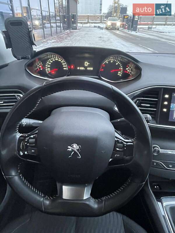 Хэтчбек Peugeot 308 2014 в Луцке