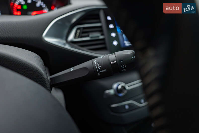 Универсал Peugeot 308 2017 в Киеве