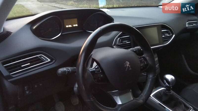 Универсал Peugeot 308 2015 в Черновцах