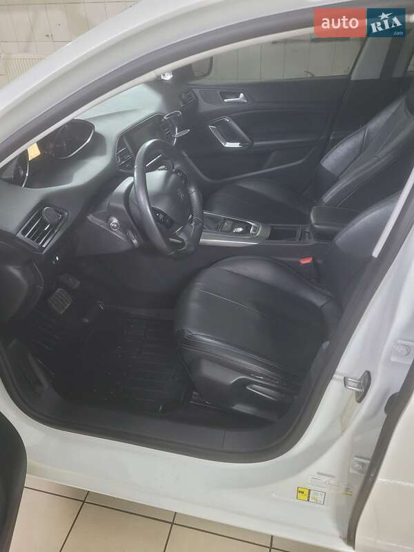 Универсал Peugeot 308 2014 в Киеве