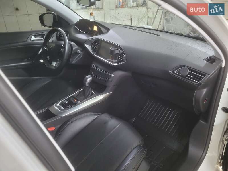 Универсал Peugeot 308 2014 в Киеве